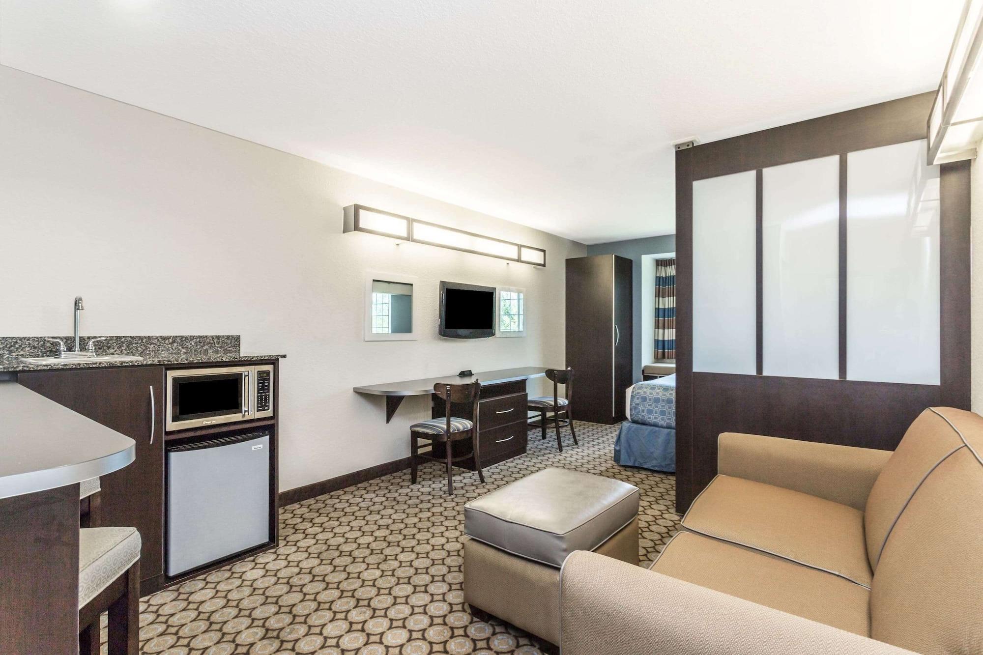 Microtel Inn & Suites By Wyndham Spring Hill/Weeki Wachee Exteriör bild