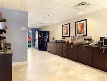 Microtel Inn & Suites By Wyndham Spring Hill/Weeki Wachee Restaurang bild