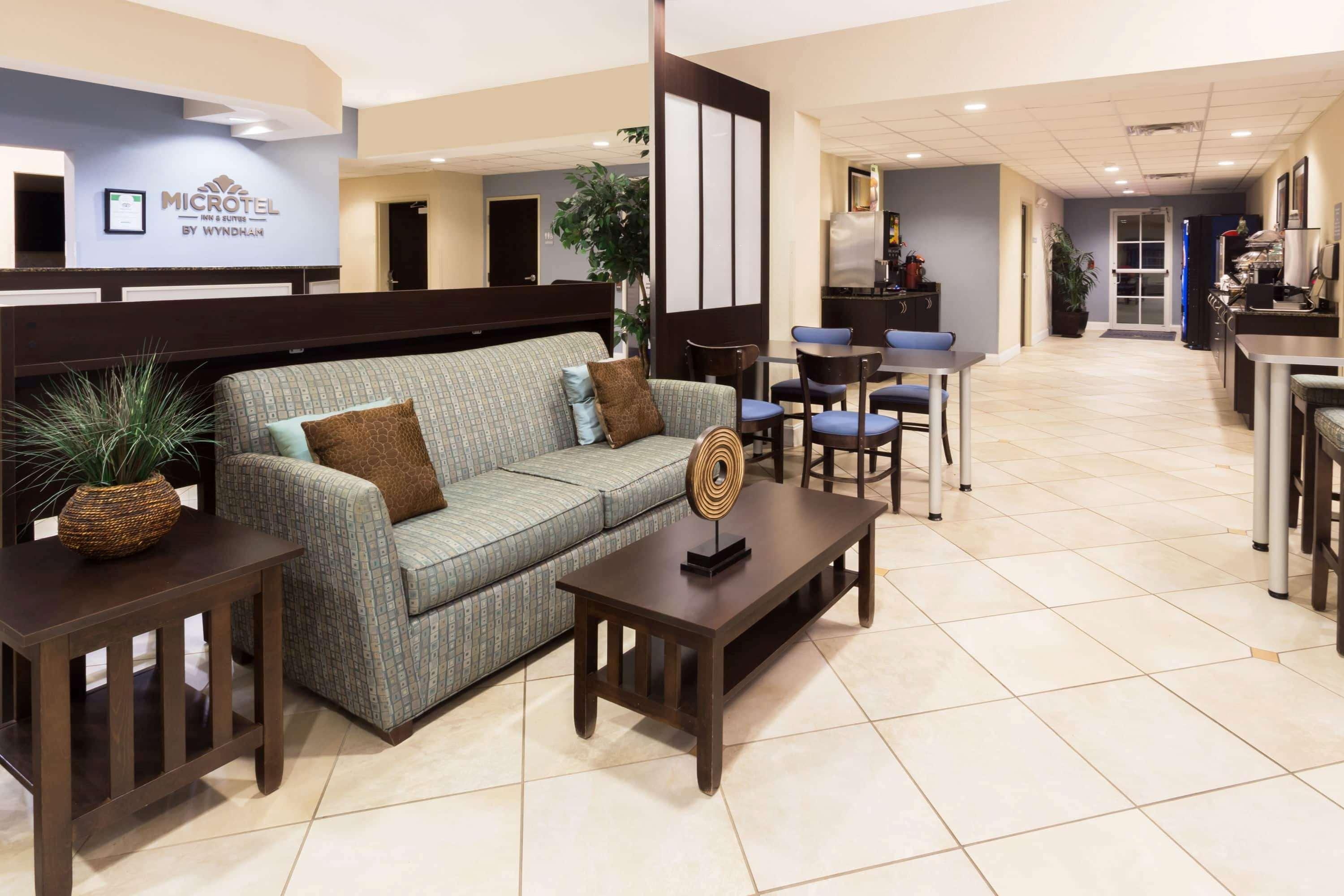 Microtel Inn & Suites By Wyndham Spring Hill/Weeki Wachee Exteriör bild
