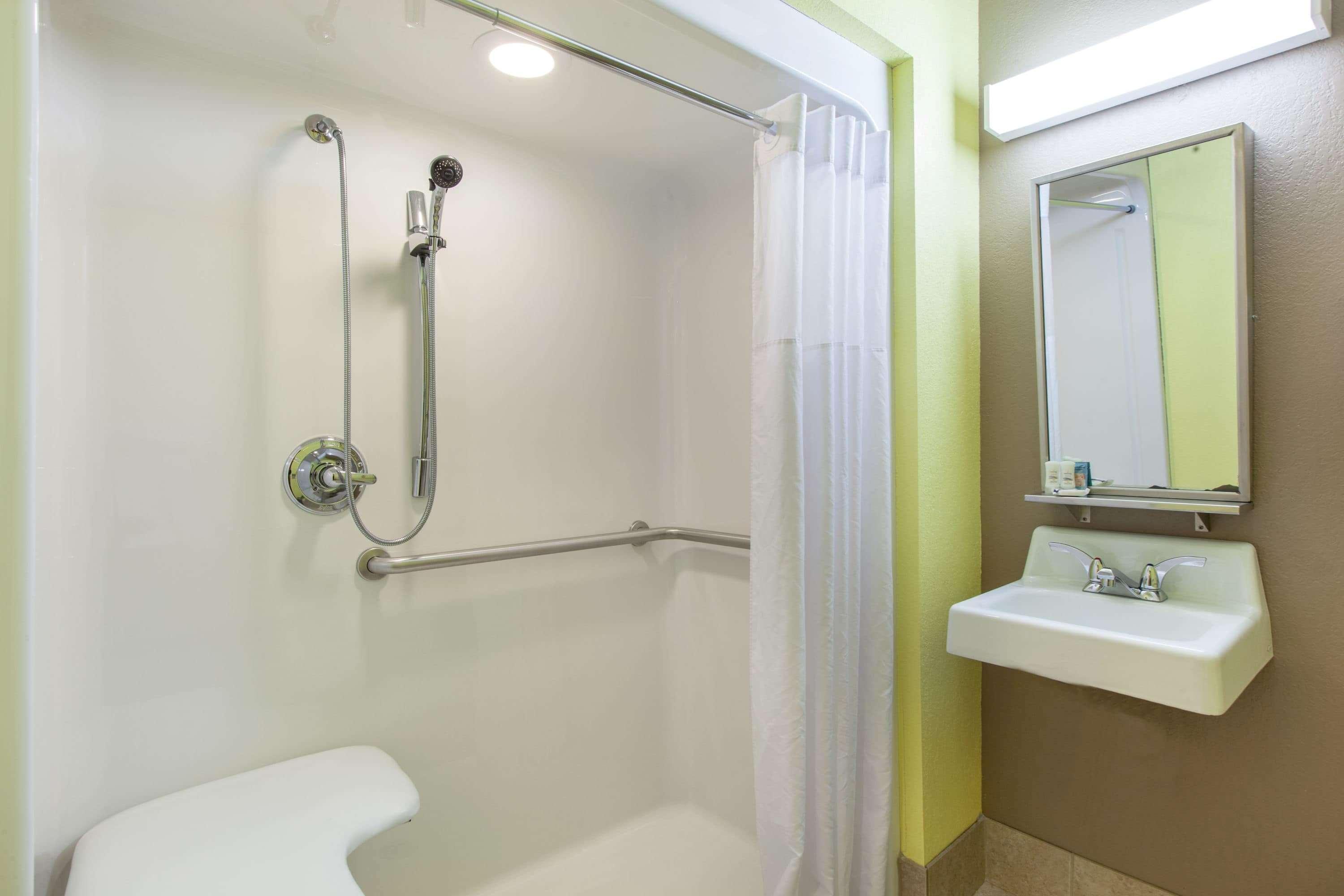 Microtel Inn & Suites By Wyndham Spring Hill/Weeki Wachee Exteriör bild