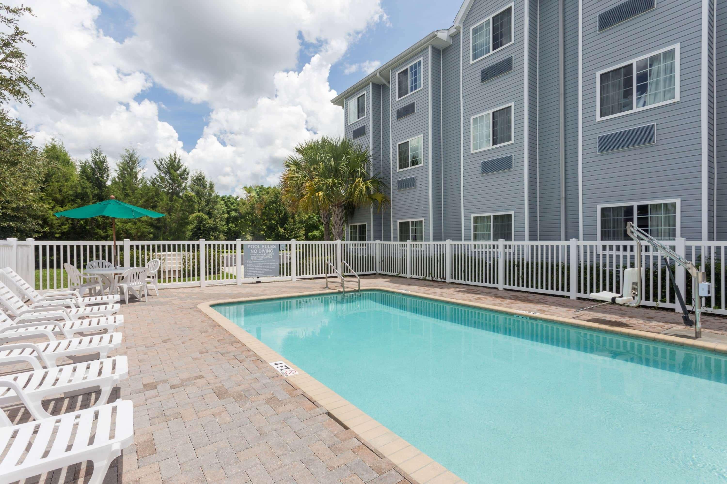 Microtel Inn & Suites By Wyndham Spring Hill/Weeki Wachee Exteriör bild