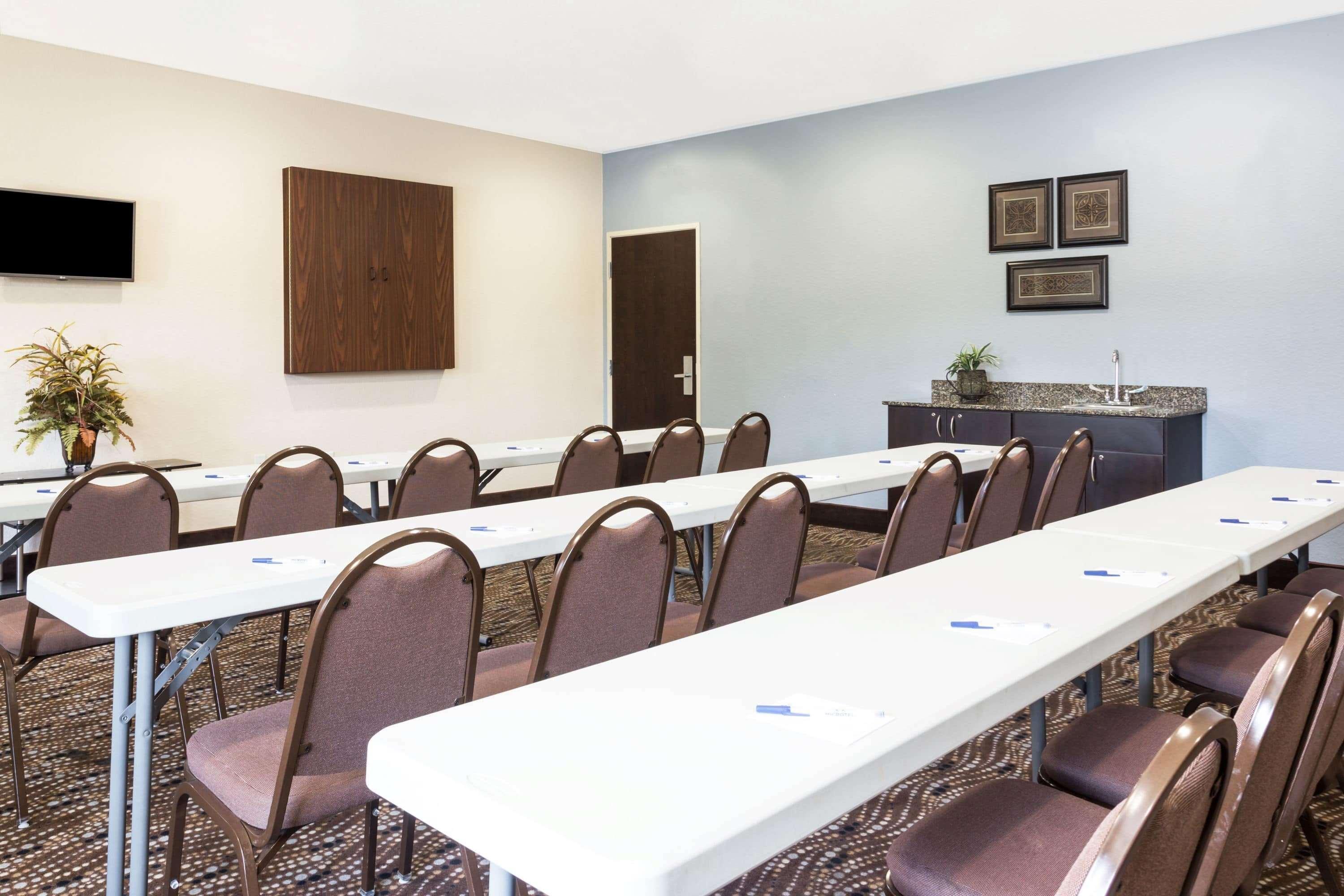 Microtel Inn & Suites By Wyndham Spring Hill/Weeki Wachee Exteriör bild