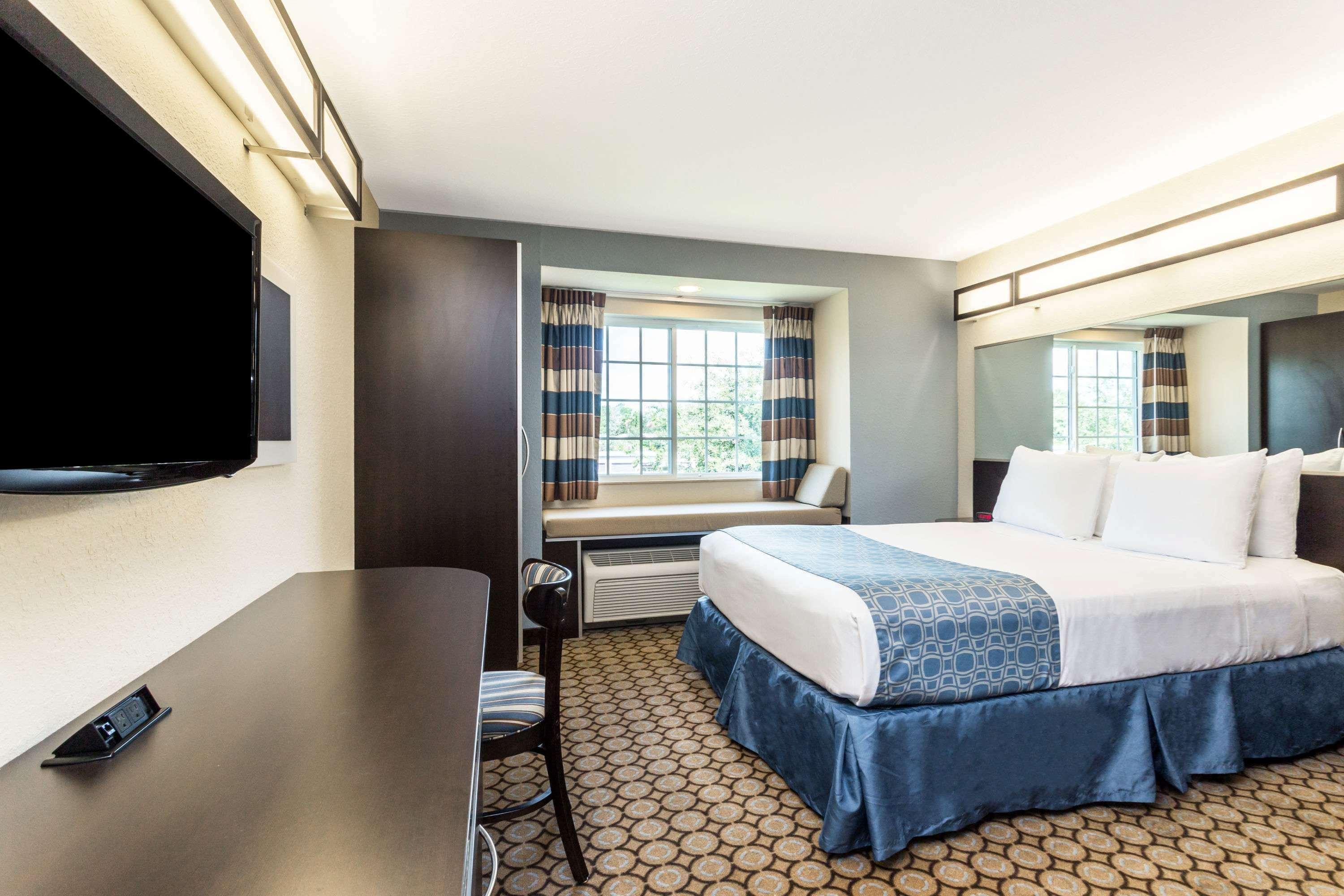 Microtel Inn & Suites By Wyndham Spring Hill/Weeki Wachee Exteriör bild